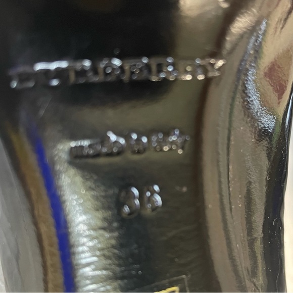 Authentic Burberry Pumps - Picture 14 of 15